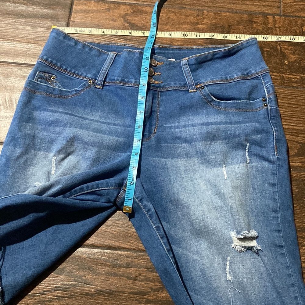 Curvy Fit YMI Women Shorts Size 13/31 - Picture 7 of 9